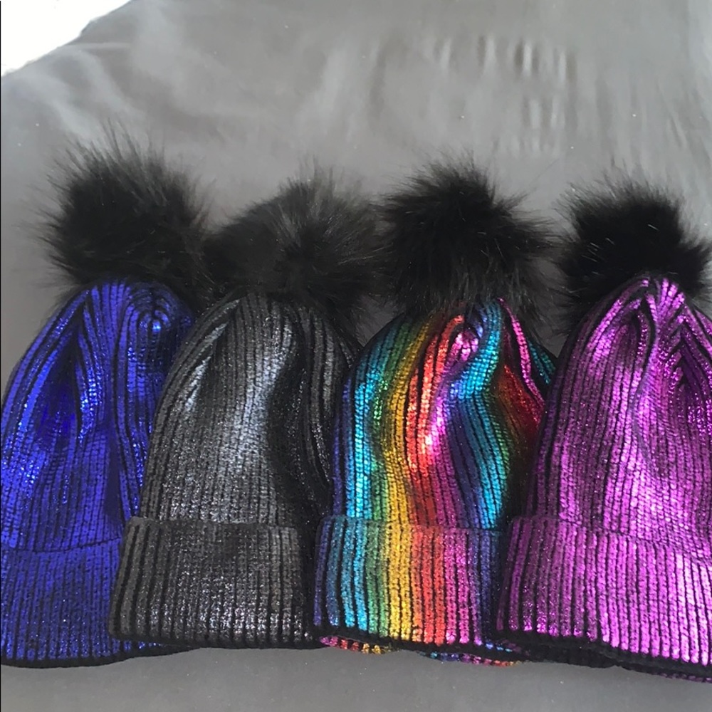 ON-TREND & SÚPER POSH METALLIC WINTER CAPS!